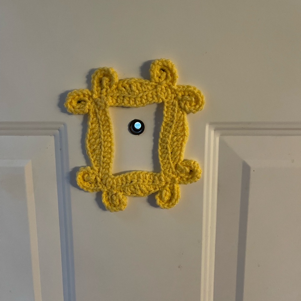 Crochet “Friends” peephole